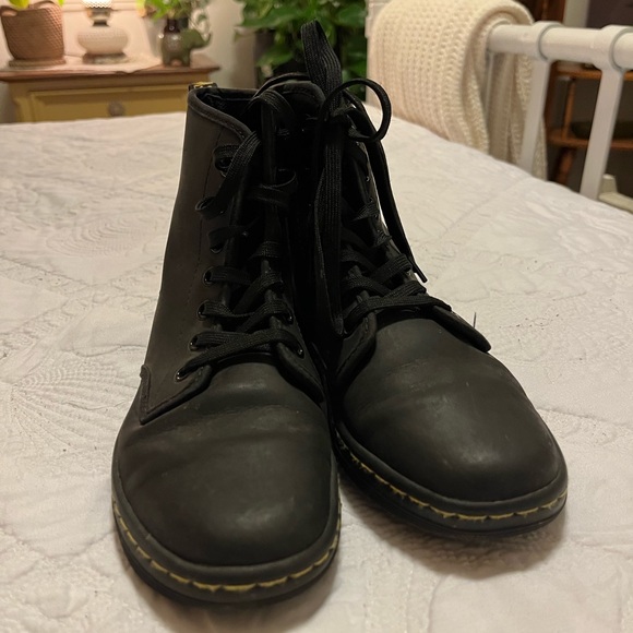 DR.MARTENS WOMENS SHERIDAN LACE-UP BOOT - BLACK - Picture 2 of 7